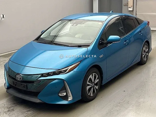 Toyota Prius PHV 2017, auction grade 3.5