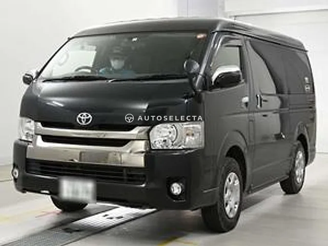 Toyota Hiace Van 2017, auction grade 3.5