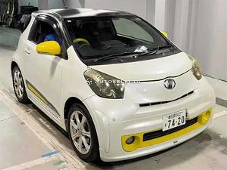 Toyota iQ 2011, photo 1 of 9