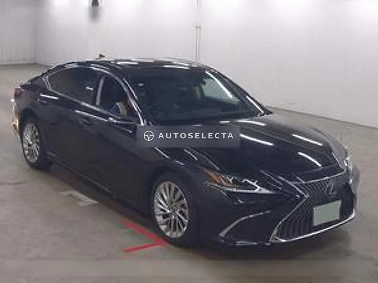 Lexus ES 2020, photo 1 of 15