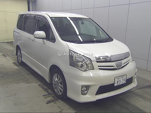 Toyota Noah 2012, auction grade 4