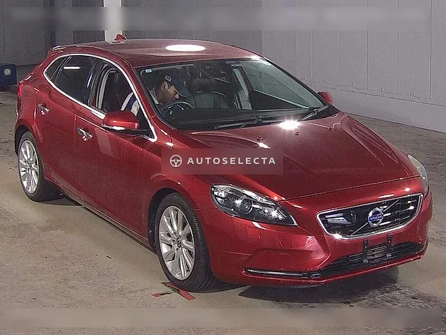Volvo V40 2013, auction grade 4