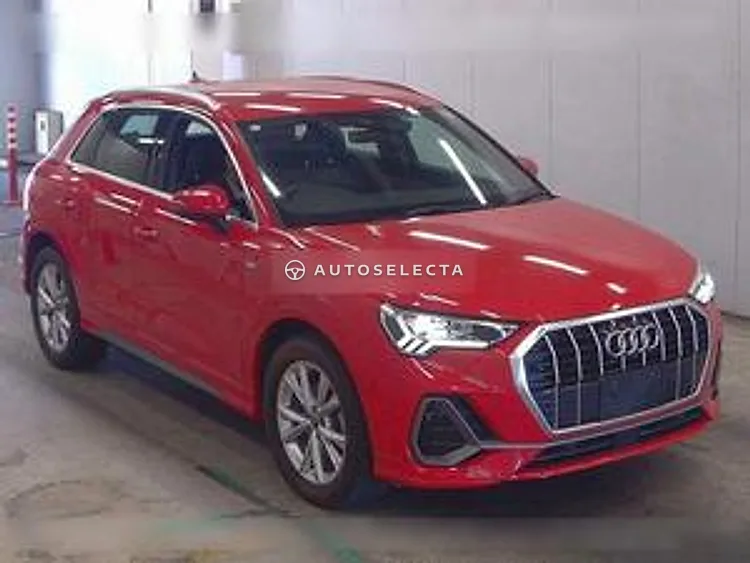 Audi Q3 2021, photo 1 of 6