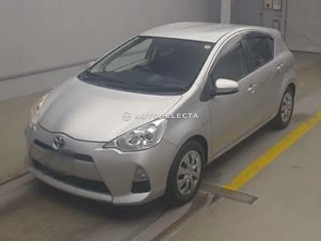 Toyota Aqua 2013, auction grade 4