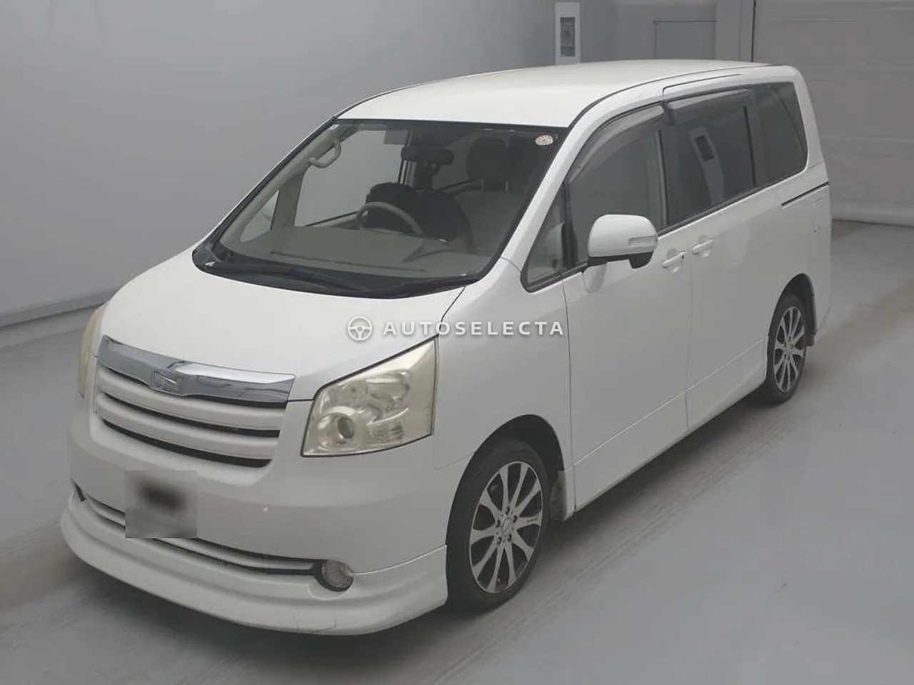 Toyota Noah 2008, photo 1 of 2
