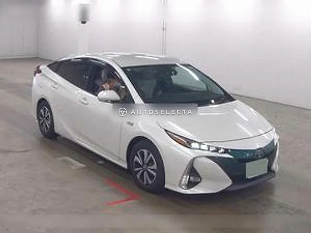 Toyota Prius PHV 2017, auction grade 4