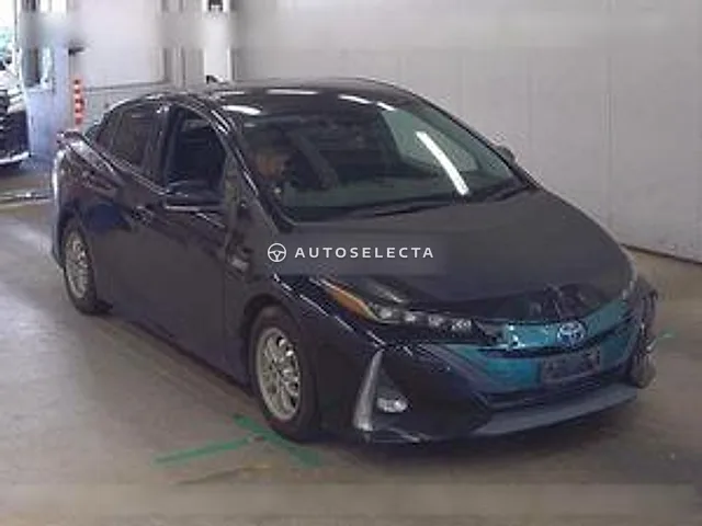 Toyota Prius PHV 2017, auction grade R