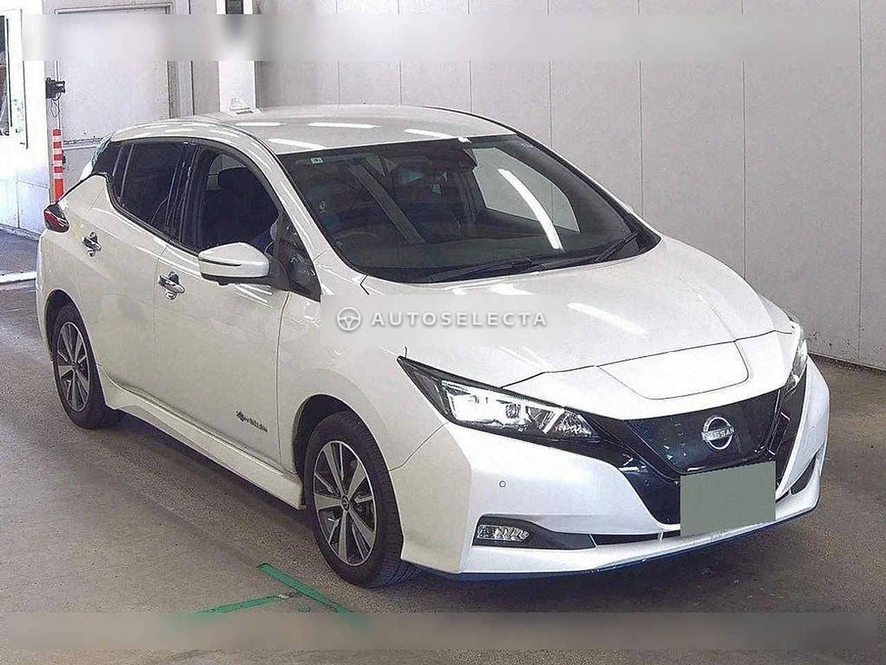 Nissan Leaf 2022, photo 1 of 6