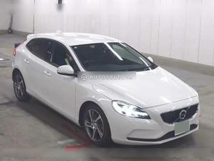 Volvo V40 2017, photo 1 of 6