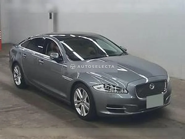 Jaguar XJ 2011, photo 1 of 6