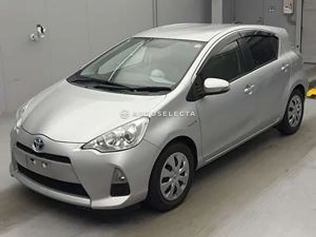 Toyota Aqua 2013, auction grade RA