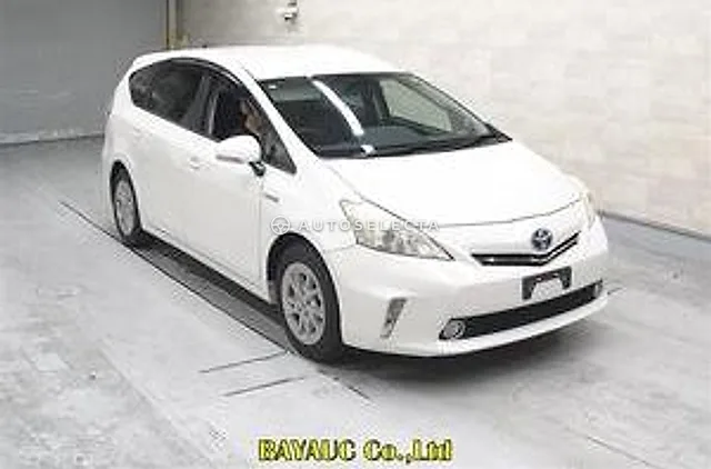Toyota Prius Alpha 2013, auction grade 3.5