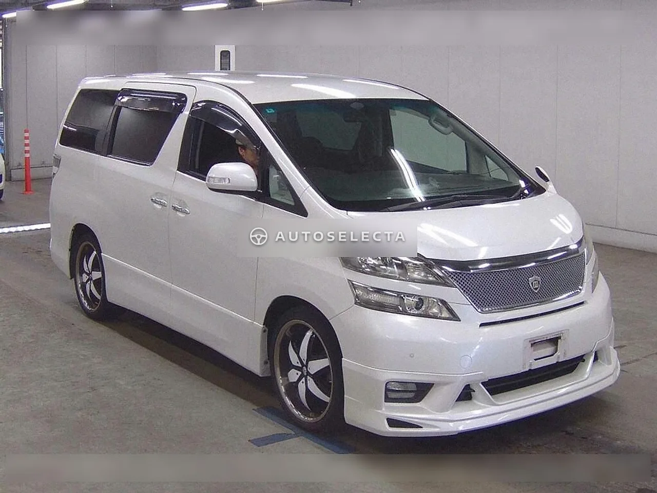 Toyota Vellfire 2010, photo 1 of 1