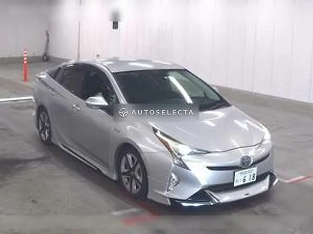 Toyota Prius 2015, auction grade 3.5