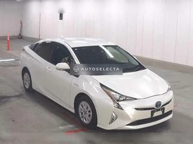 Toyota Prius 2017, auction grade 3.5