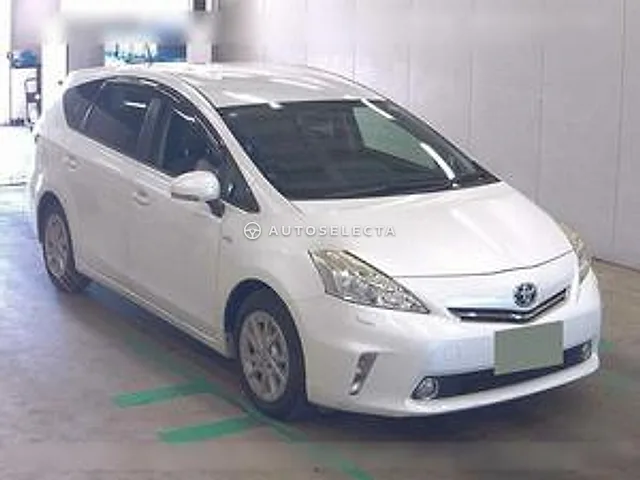 Toyota Prius Alpha 2014, auction grade 3.5
