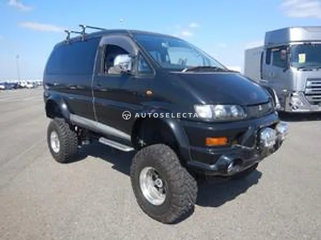 Mitsubishi Delica Space Gear 2003, auction grade 3.5