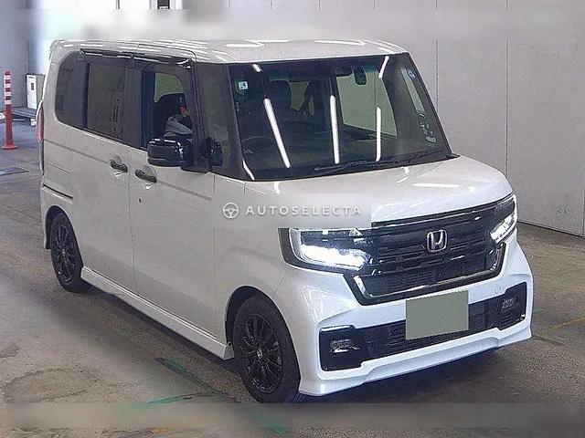 Honda N-BOX Custom 2023, auction grade 5