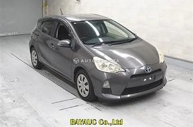 Toyota Aqua 2012, auction grade R