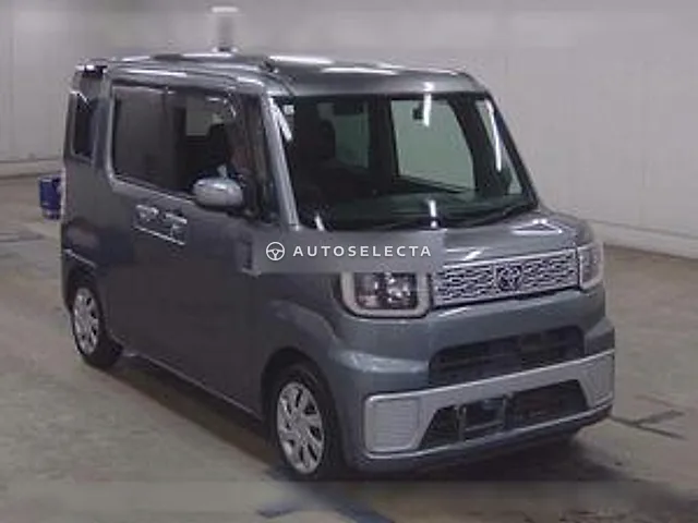 Toyota Pixis Mega 2015, auction grade 3