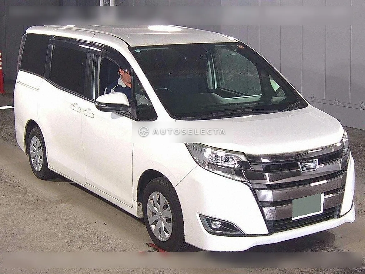 Toyota Noah 2018, photo 1 of 1