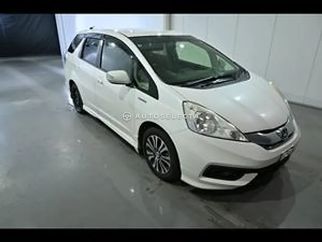 Honda Fit Shuttle 2013, auction grade 3
