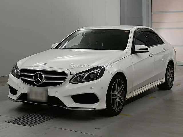 Mercedes-Benz E-Class 2015, auction grade 3.5