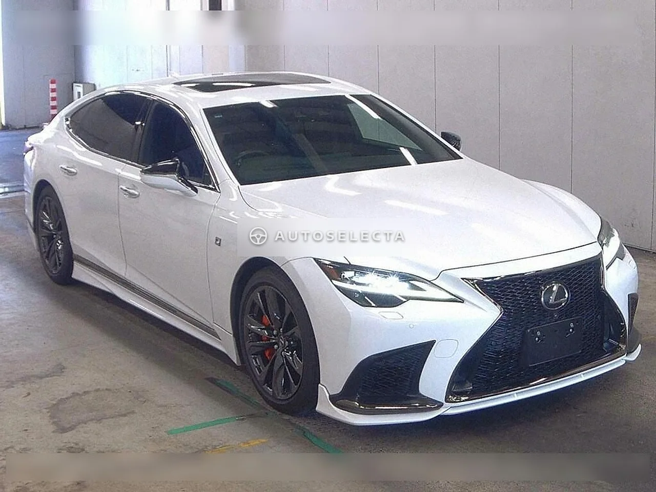 Lexus LS 2022, photo 1 of 6