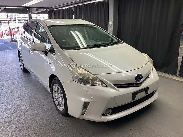 Toyota Prius Alpha 2011, auction grade 3