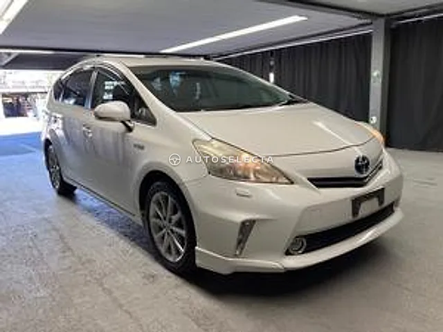 Toyota Prius Alpha 2011, auction grade R
