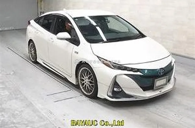Toyota Prius PHV 2017, auction grade 4