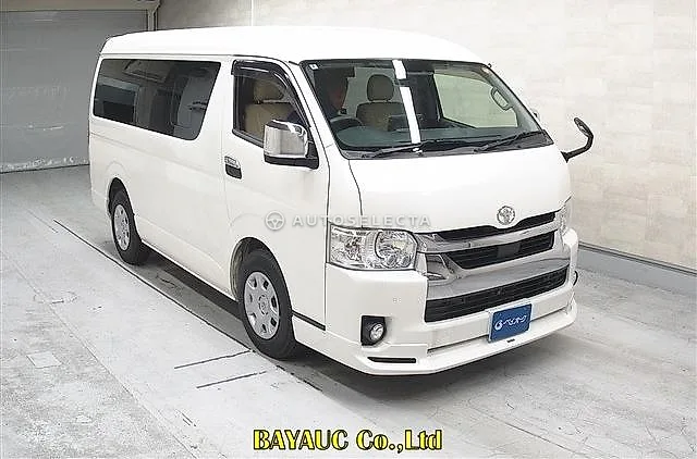 Toyota Hiace Wagon 2022, auction grade 4.5