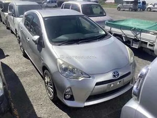 Toyota Aqua 2012, auction grade R