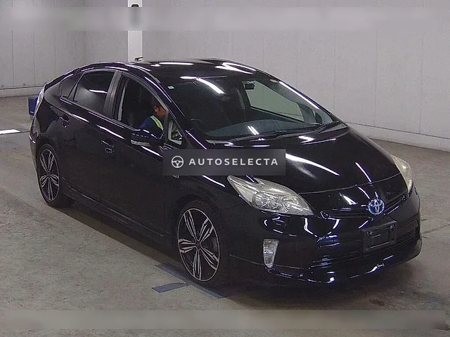 Toyota Prius 2013, auction grade 4
