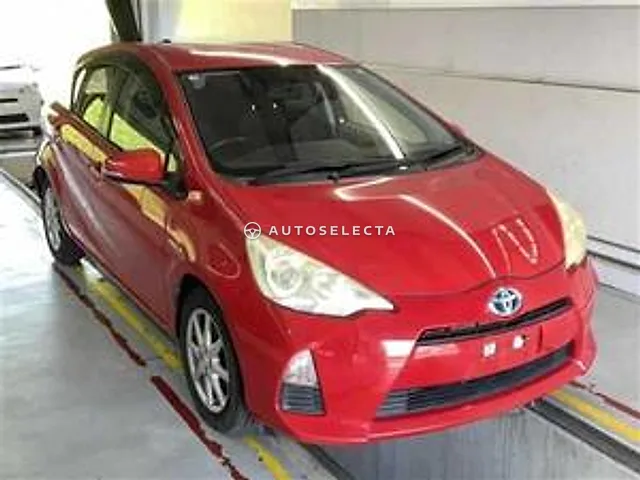 Toyota Aqua 2013, auction grade R