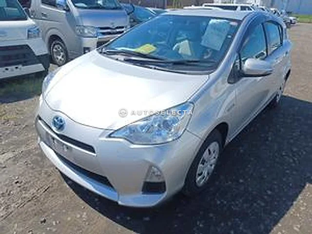 Toyota Aqua 2014, auction grade 3.5