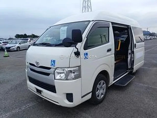 Toyota Hiace 2015, auction grade 3.5