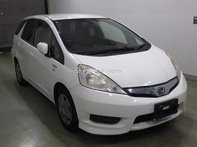 Honda Fit Shuttle 2013, auction grade 3.5