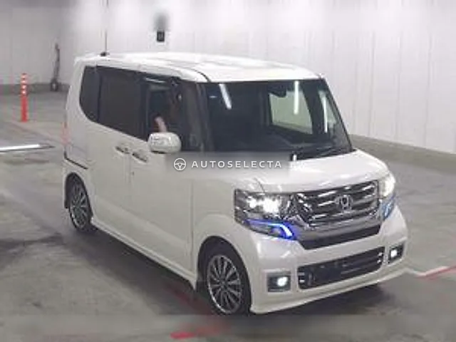 Honda N-BOX Custom 2016, auction grade 4.5