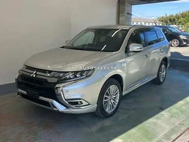 Mitsubishi Outlander PHEV 2019, auction grade 4.5
