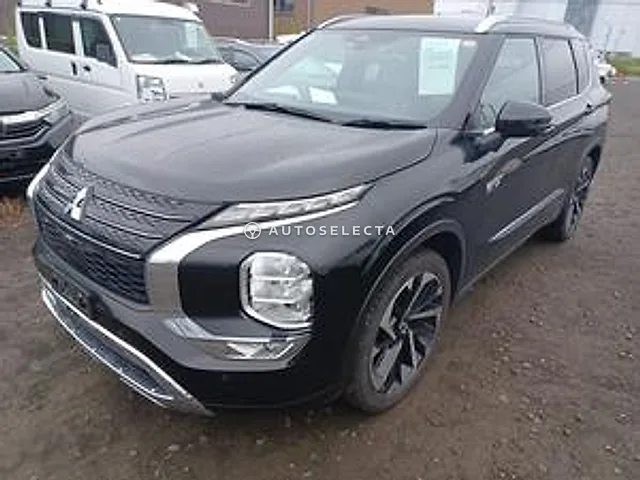 Mitsubishi Outlander PHEV 2022, auction grade 3.5