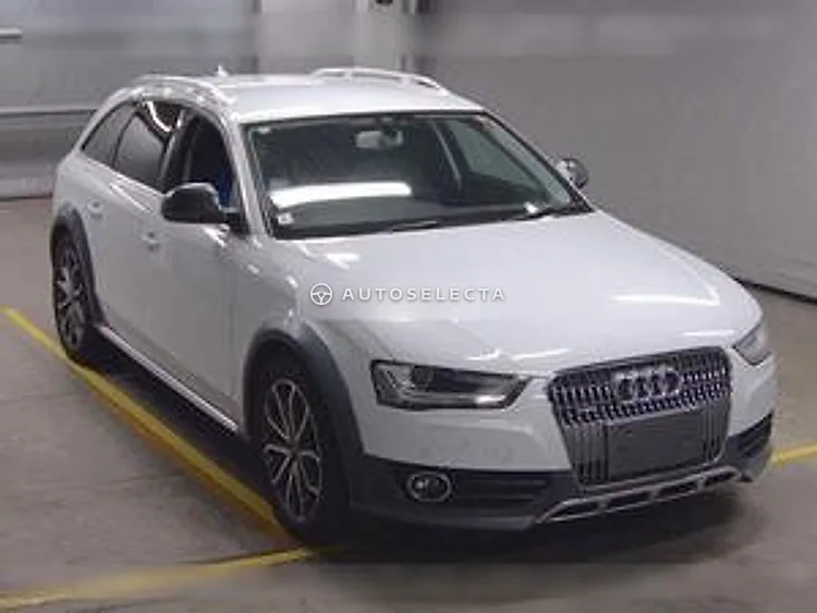 Audi A4 2012, photo 1 of 6
