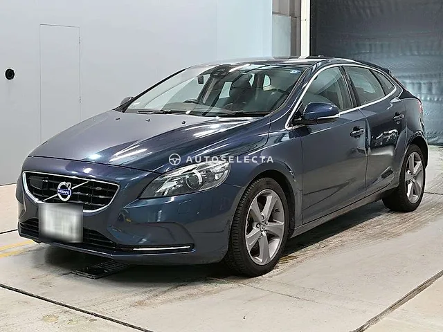 Volvo V40 2013, auction grade 4
