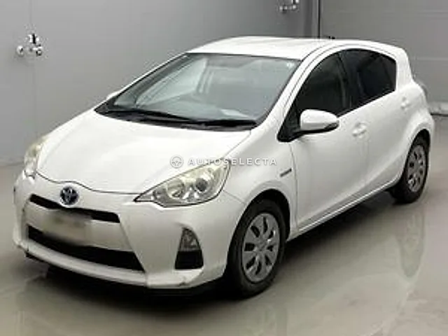 Toyota Aqua 2013, auction grade R