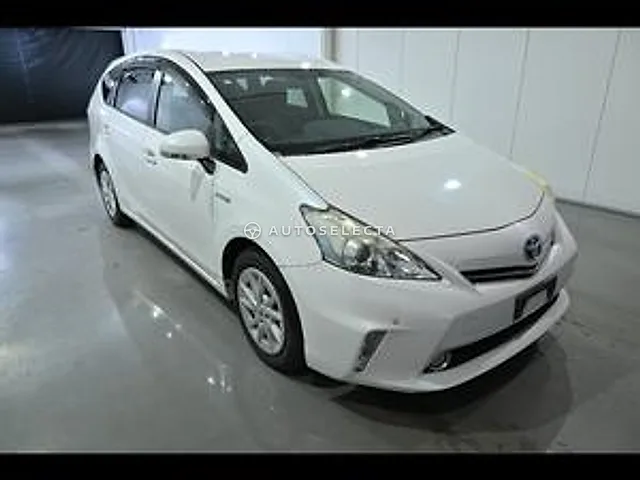 Toyota Prius Alpha 2011, auction grade R