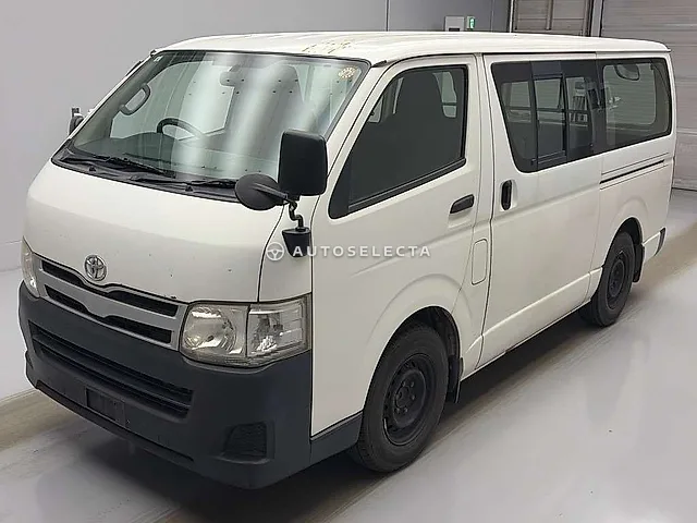 Toyota Hiace Van 2011, auction grade RA