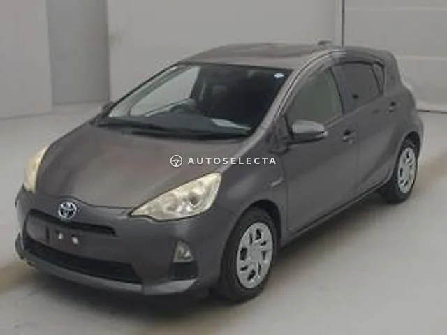 Toyota Aqua 2013, auction grade RA