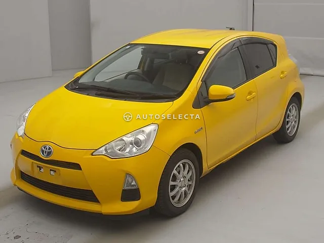 Toyota Aqua 2013, auction grade RA