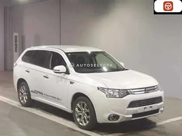 Mitsubishi Outlander PHEV 2014, auction grade 3.5