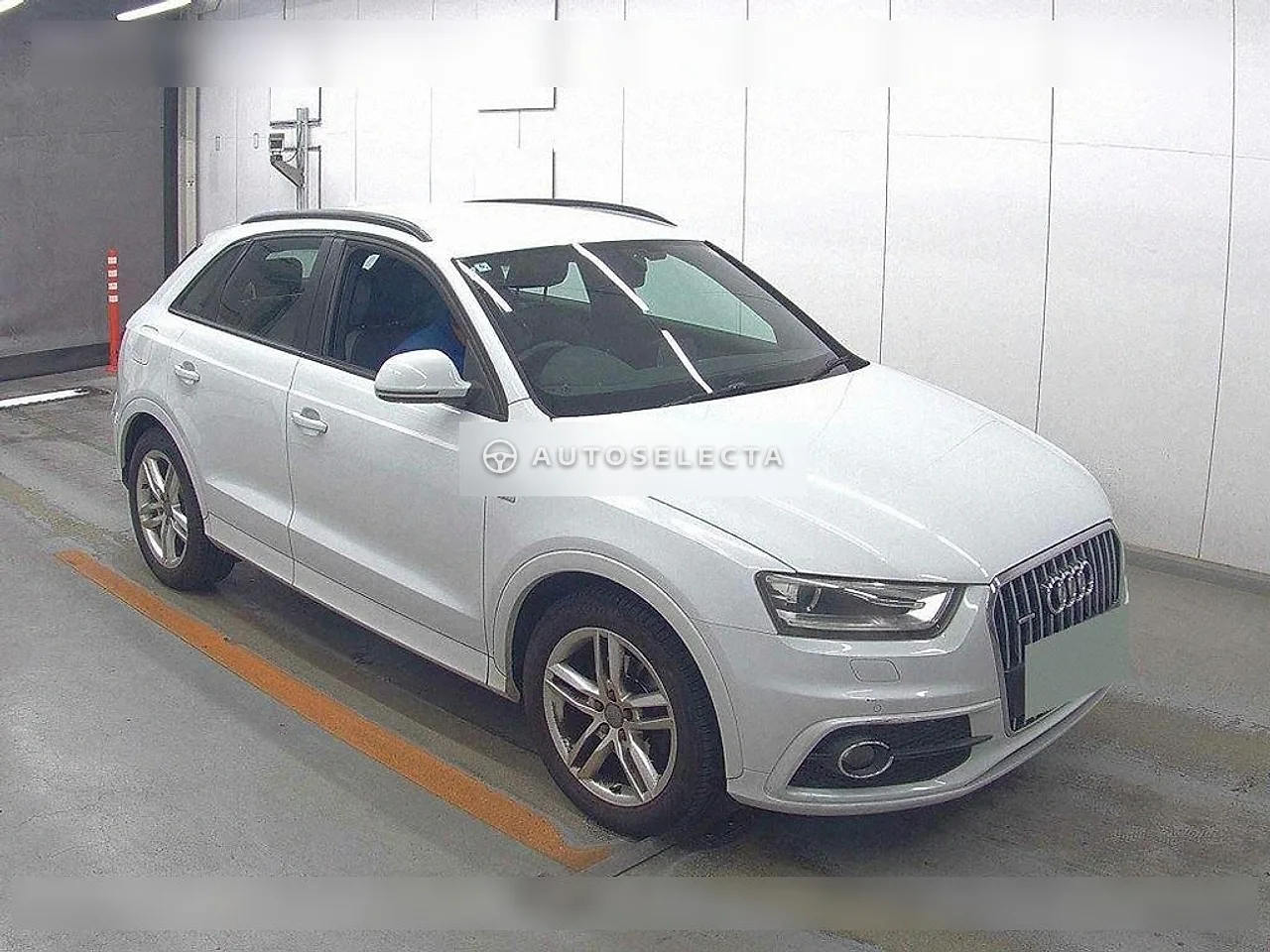 Audi Q3 2012, photo 1 of 1
